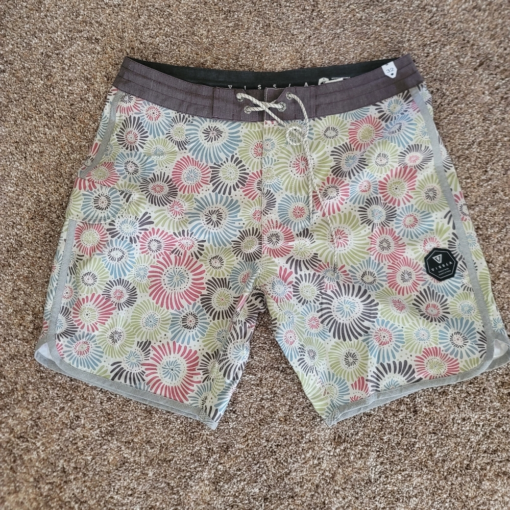 NWOT VISSLA Boardshorts